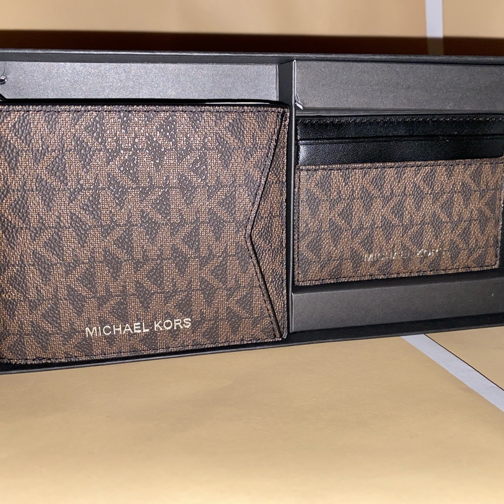 🎄Michael Kors mens billfold and card holder set, new with tags! 🎄